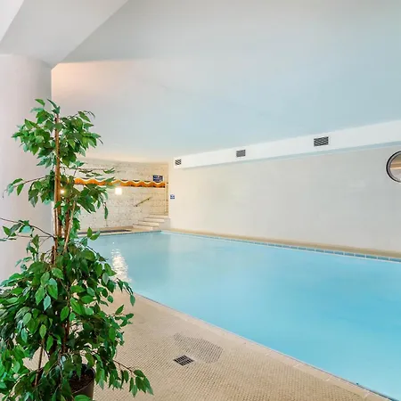 - Pool Fuer Familien *