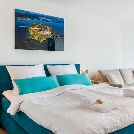 - Pool Fuer Familien *